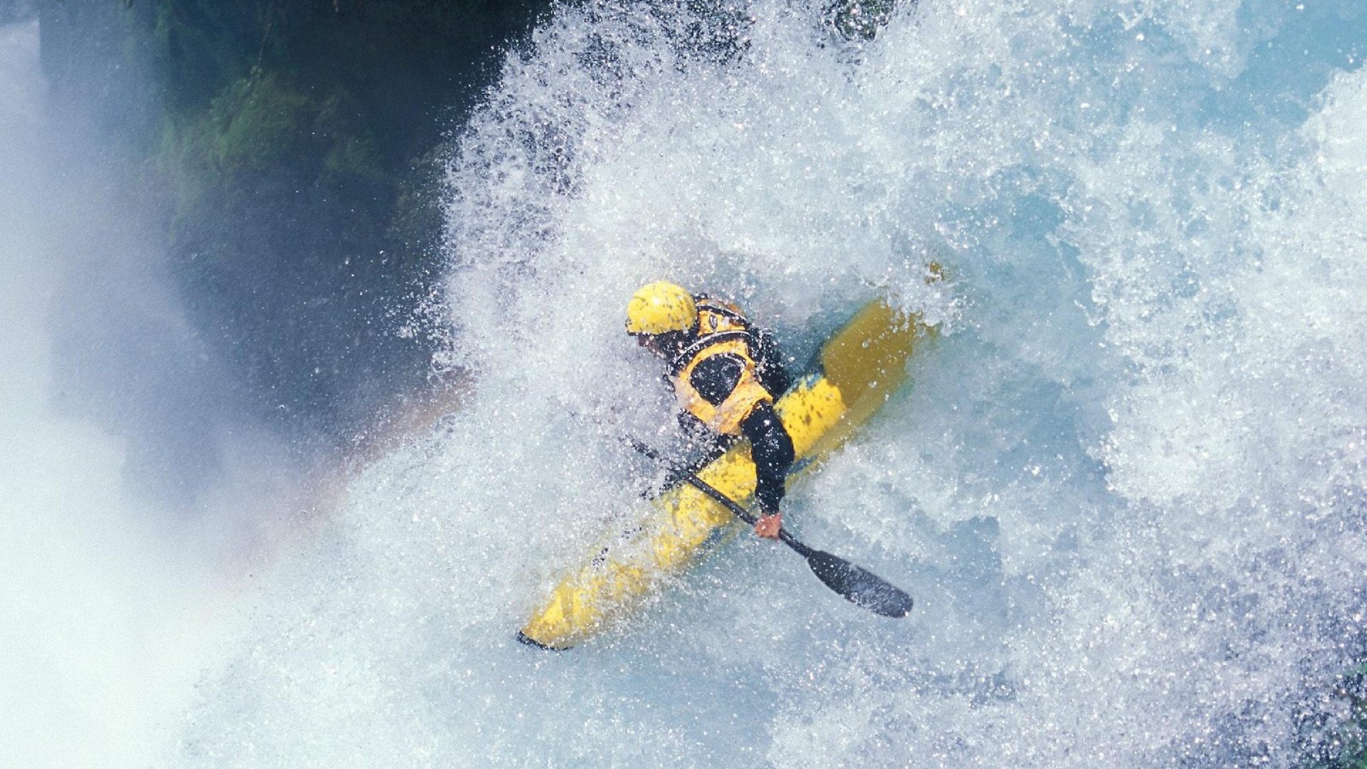 欧冠八强战火重燃,豪门对决引爆全球瞩目