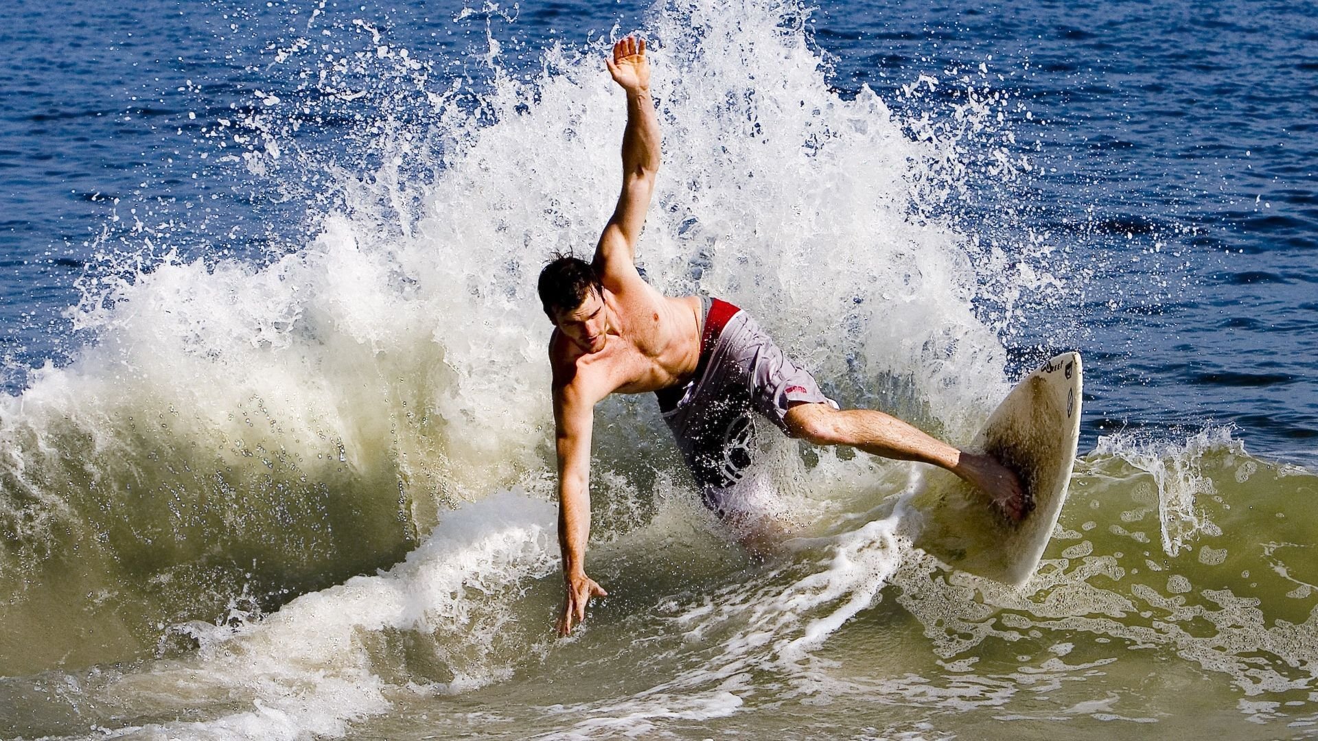 中国短道速滑队世锦赛摘金 年轻小将表现亮眼