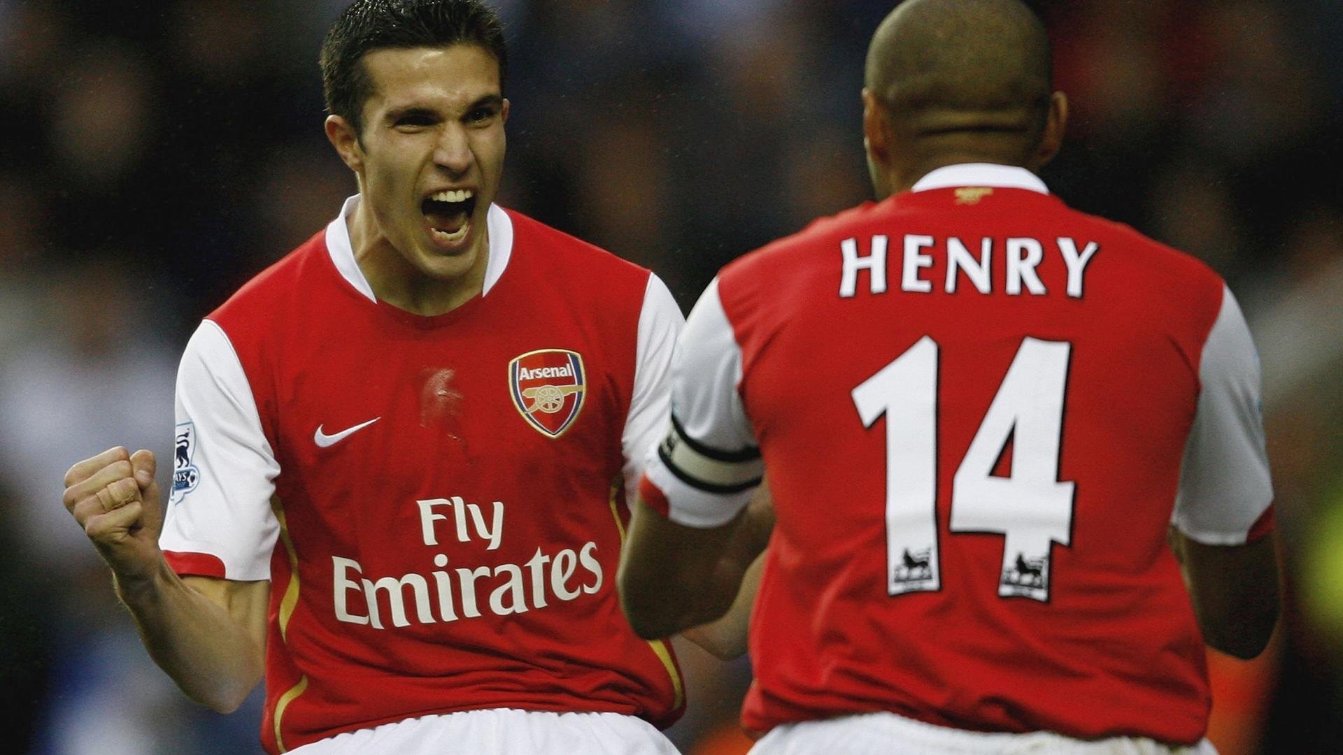 德甲联赛激战正酣,拜仁慕尼黑紧追勒沃库森,争冠悬念再起