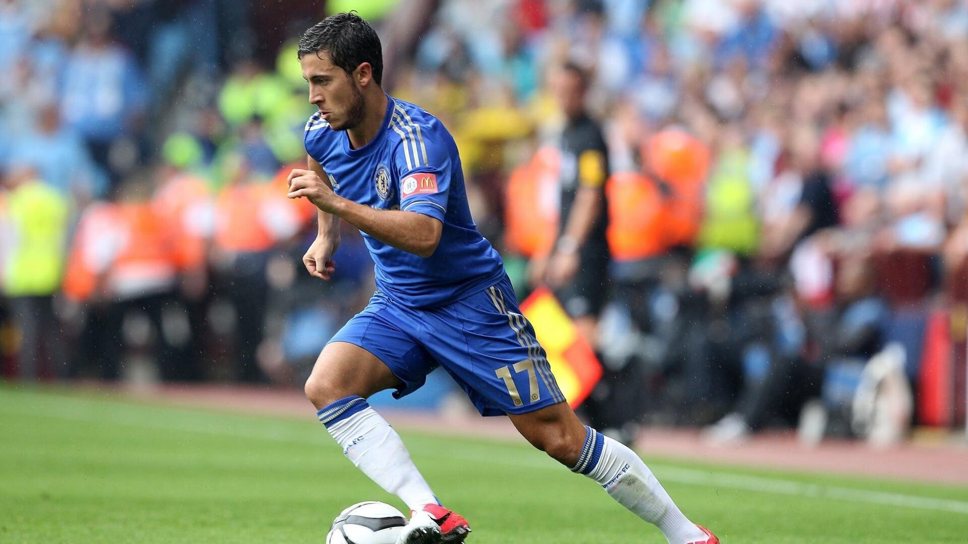 球迷文化塑造赛场灵魂,从助威到公益,看体育精神的多元表达