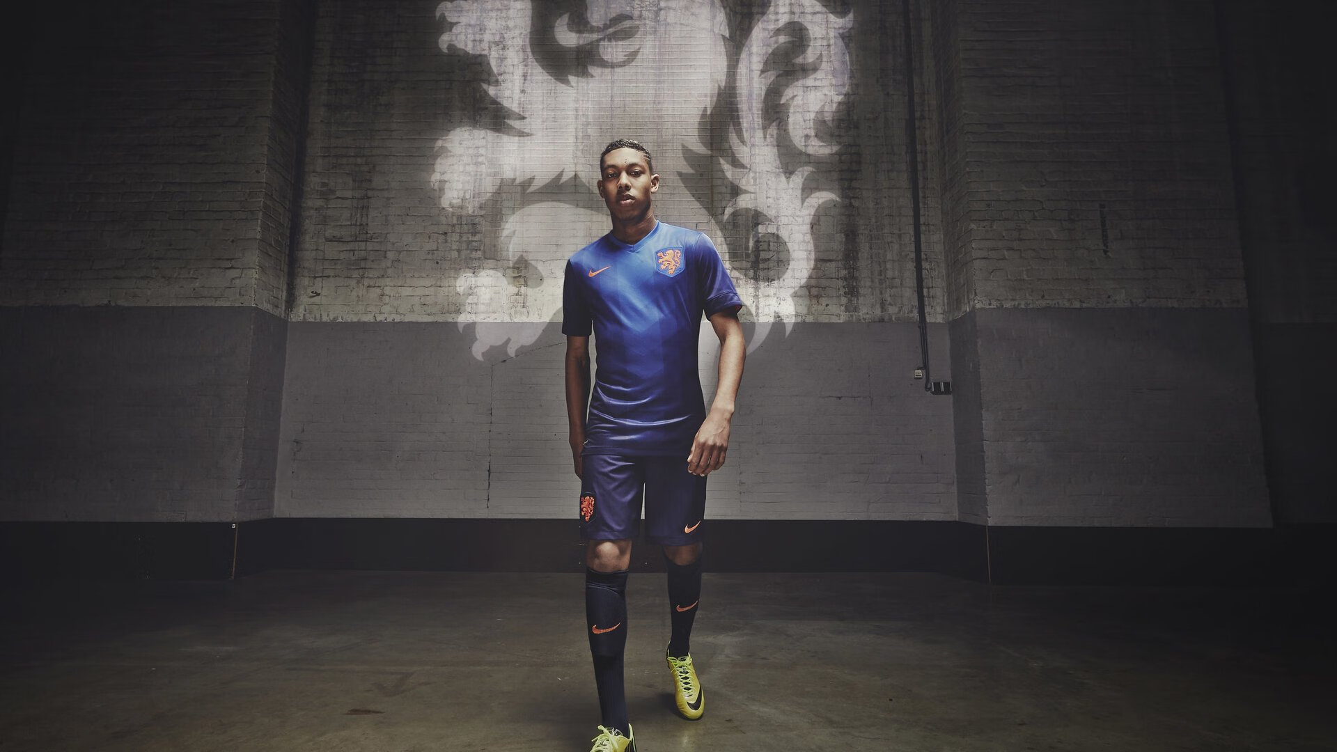 纳达尔法网强势回归,三盘横扫对手晋级次轮